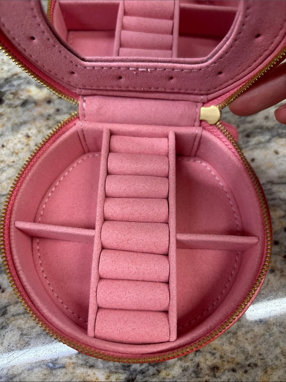 Old trend leather peach Round Coral Jewelry Case with Gold Stud